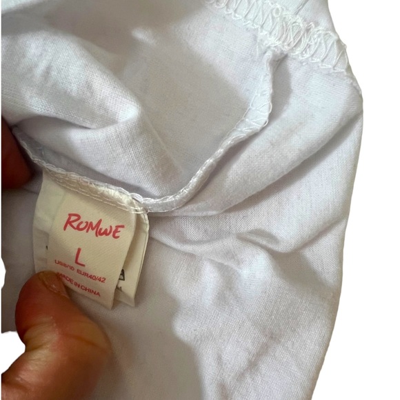 Bundle of 2, Like New, Never Worn Cropped Tees L and XL ~ Friends and Romwe - Picture 2 of 11